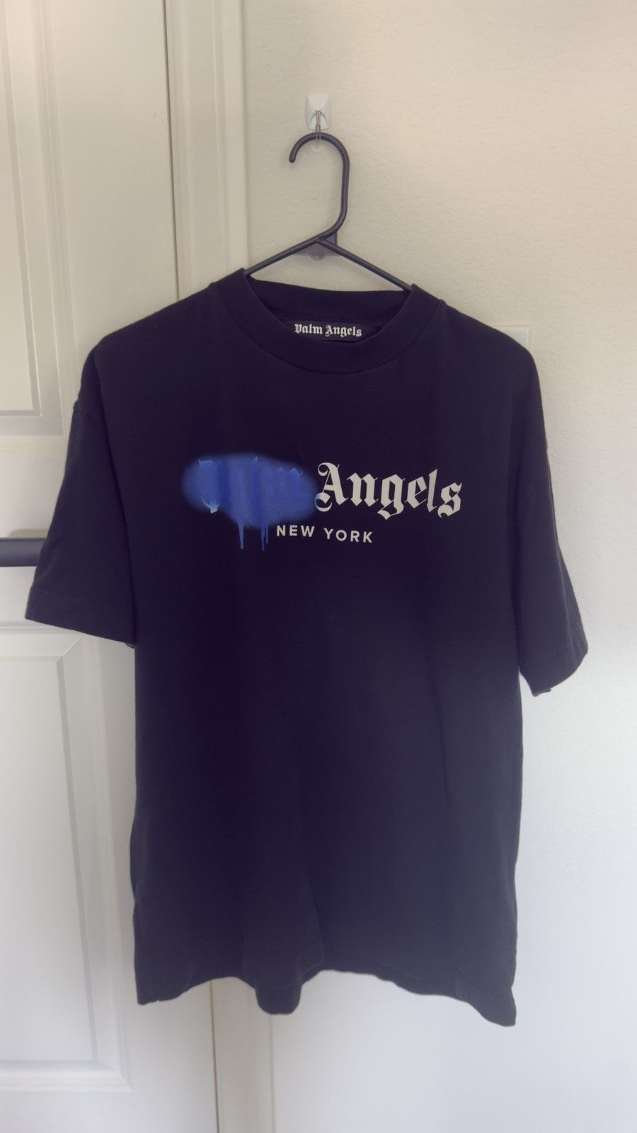 Palm Angels Palm Angels Black & Blue Spray Logo “New York” T-shirt Size US L / EU 52-54 / 3 - 1 Thumbnail