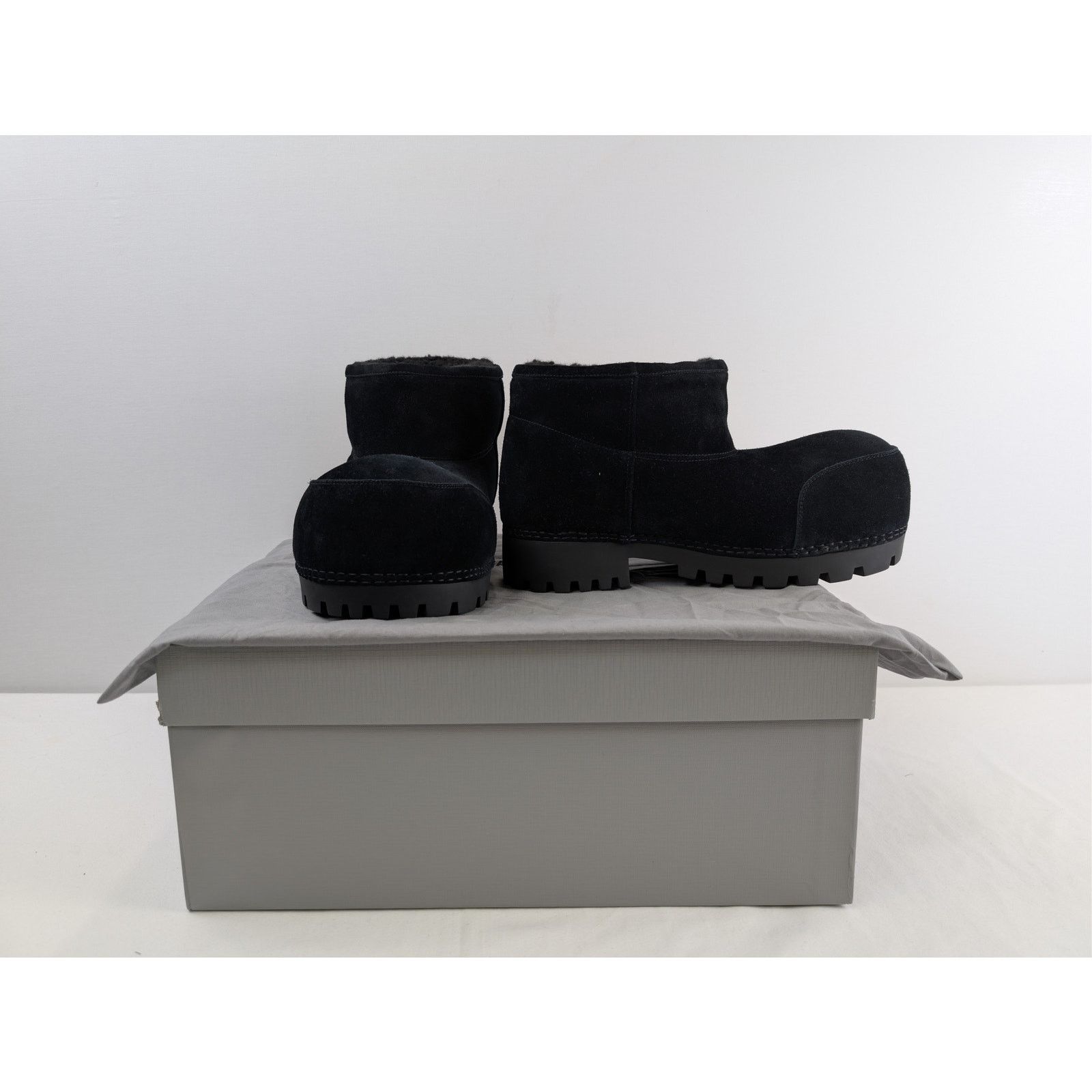 Balenciaga o1rshd1 Suede/Fake Shearling Alaska Fur Bootie Boots Black Size US 11 / EU 44 - 19 Thumbnail