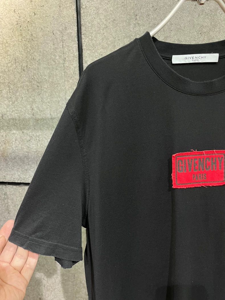 Givenchy Givenchy Short-sleeved T-shirt with black logo, size L Size US L / EU 52-54 / 3 - 4 Thumbnail