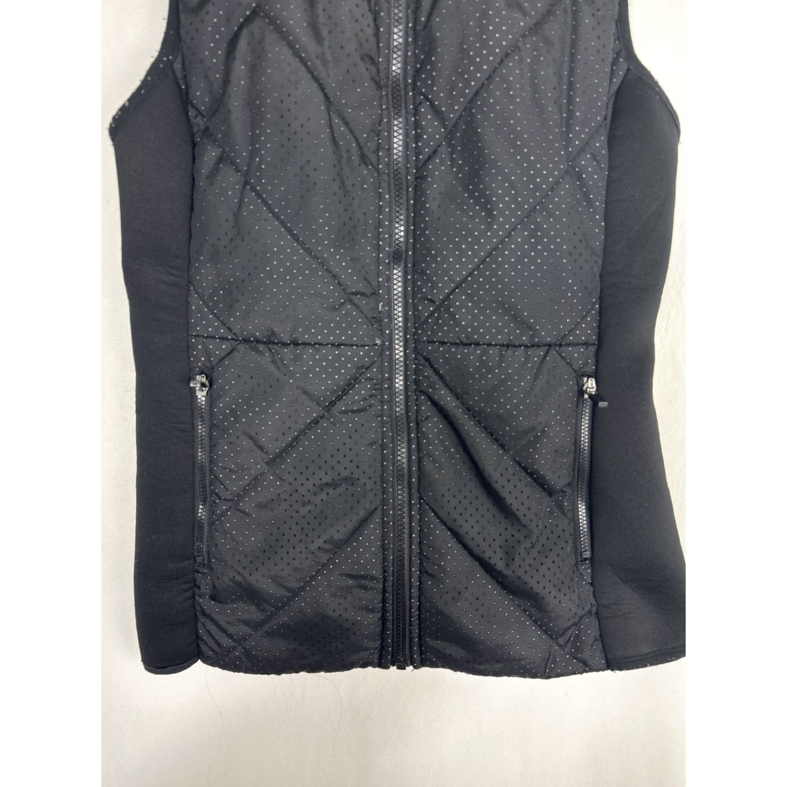 Fabletics Fabletics Vest Womens XS Black Sleeveless Zip Quilted Hood Puffer Packaway Mock Neck Casual Lightweight Size XS / US 0-2 / IT 36-38 - 5 Thumbnail