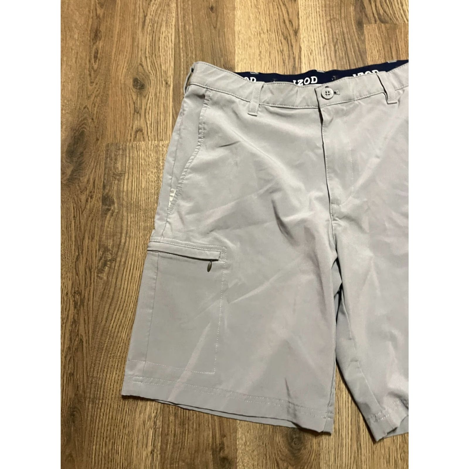 Izod IZOD Shorts Men 32 Gray Flat Front Casual Shorts with Zip Pockets Pockets | Regular Inseam 9 in Size US 32 / EU 48 - 3 Thumbnail