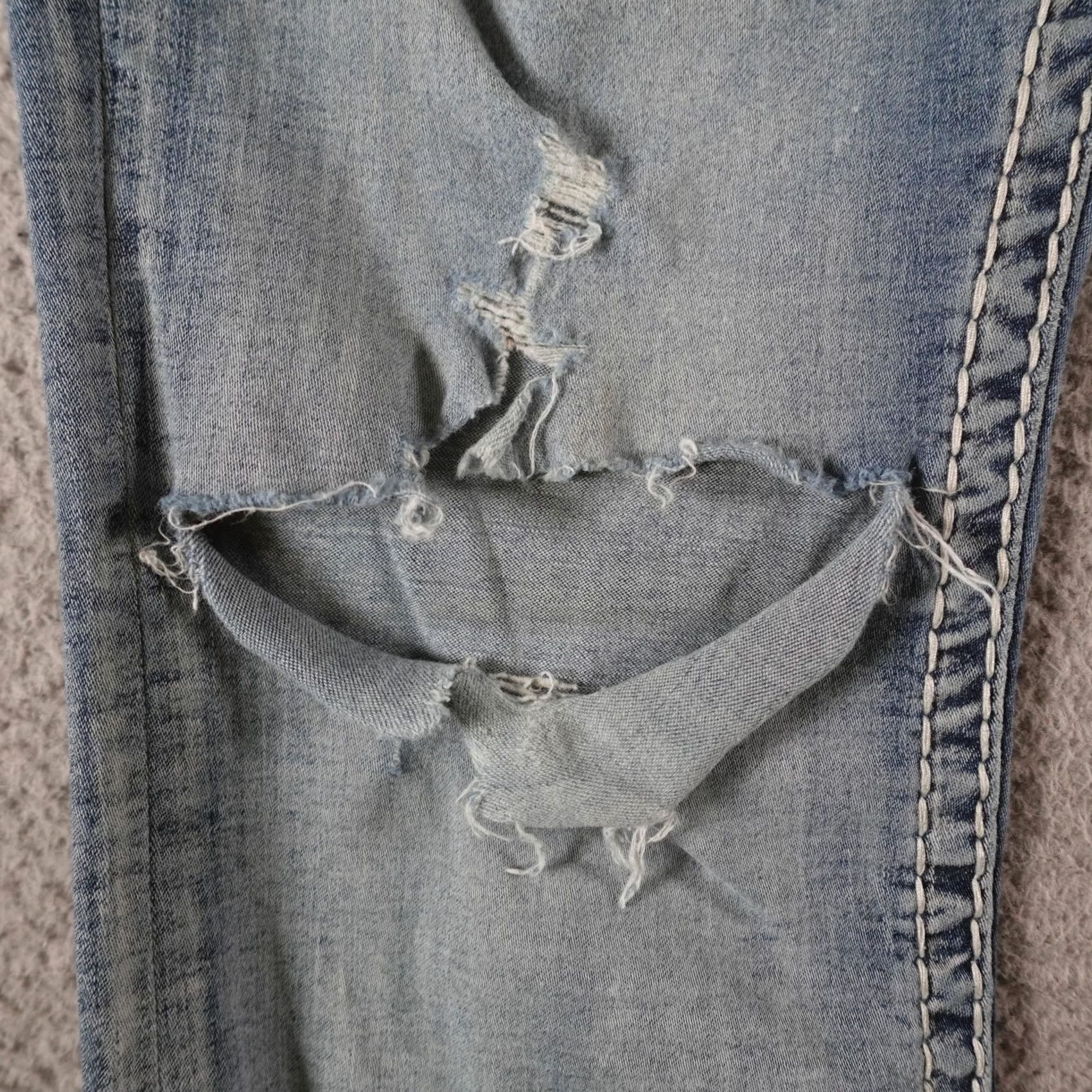 Vintage VINTAGE Rock Revival Jeans Bootscut 29x31 Womens Blue Distressed Rhinestone Embroidered Sequin Studded Denim Size 29" - 4 Thumbnail