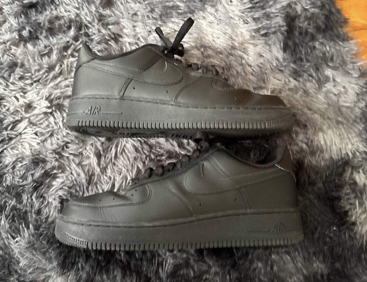 Nike Nike Air Force “Triple Black” Size US 10 / EU 43 - 1 Thumbnail