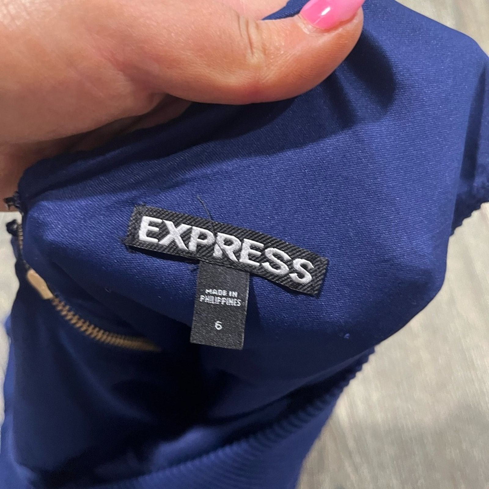 Express Express Dress Mini Bodycon V Neck Sleeveless Ruched Size 6 Size M / US 6-8 / IT 42-44 - 7 Thumbnail
