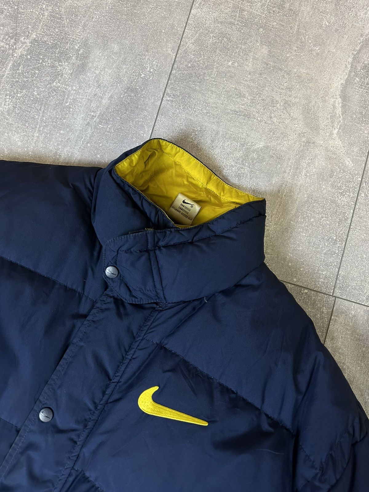 Vintage Men’s vintage rare Nike overprint logo Down jacket Size US L / EU 52-54 / 3 - 15 Thumbnail