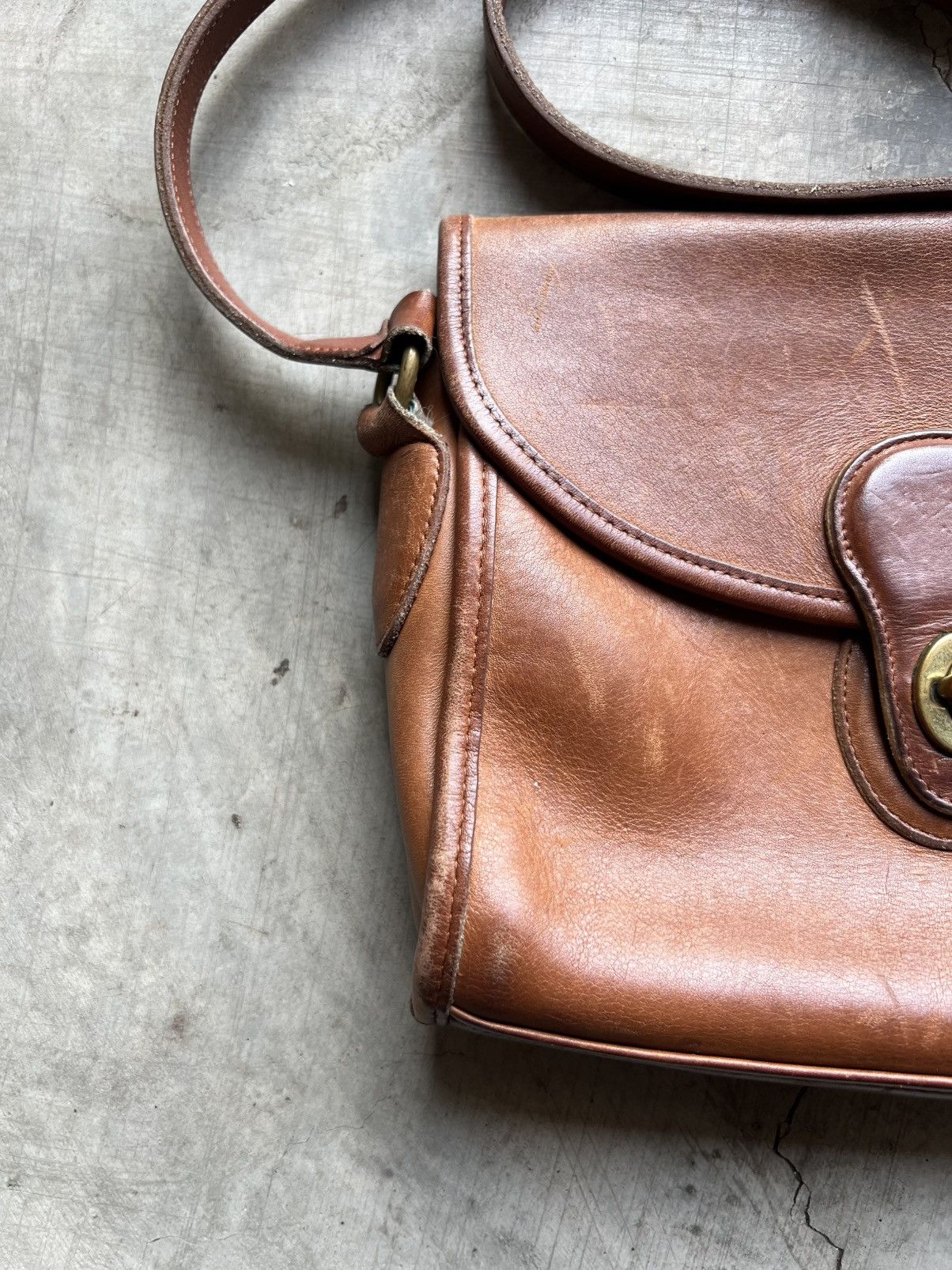 Coach Vintage Coach Willis British Tan Leather Bag Size ONE SIZE - 5 Thumbnail