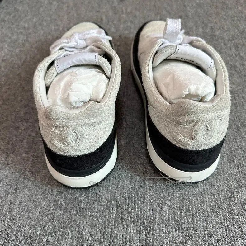Chanel Chanel 23B Black White Lowtop Sneakers . Size US 7 / EU 40 - 4 Thumbnail