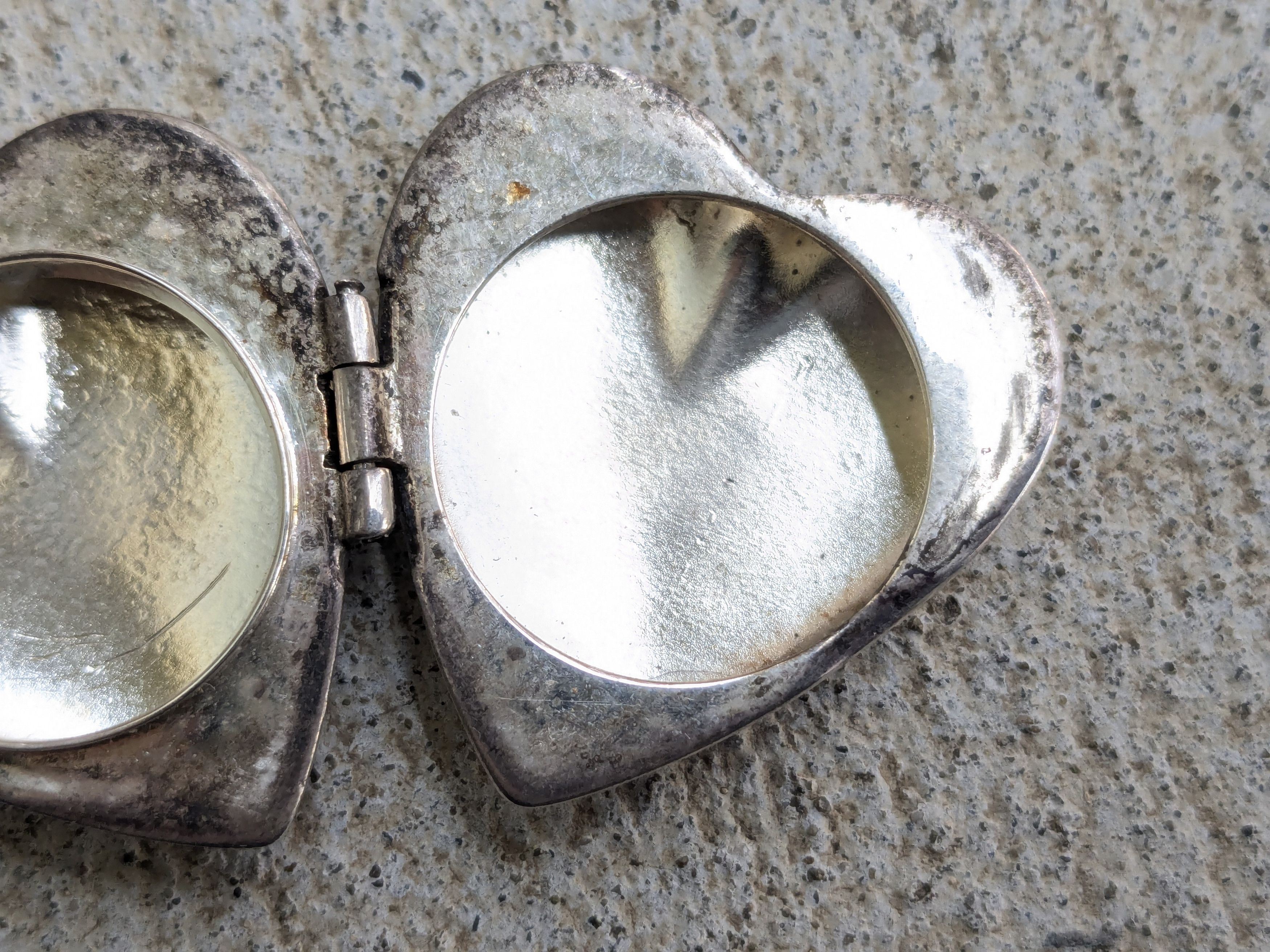 Jewelry Vintage Sterling Silver Heart Pendant Locket Picture Size ONE SIZE - 4 Thumbnail