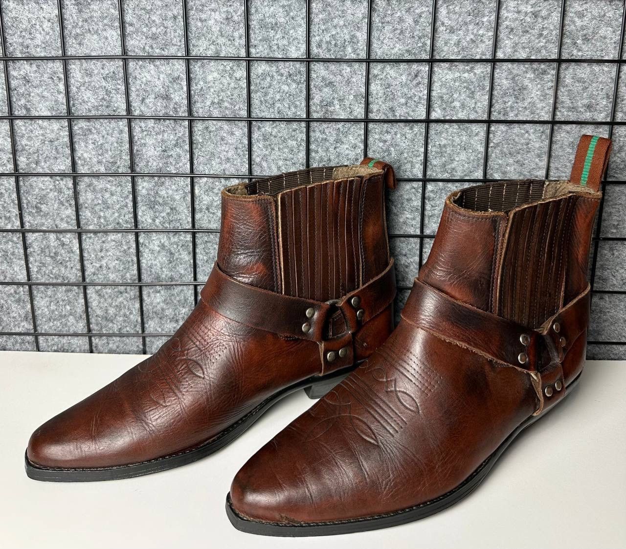 Genuine Leather Vintage Chelsea cowboy leather shoes size 9 Size US 9 / EU 42 - 4 Thumbnail