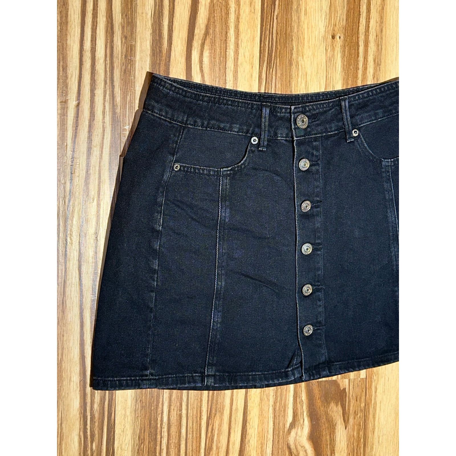 American Eagle Outfitters American Eagle Black Button Down Skirt Size 4 Size 27" / US 4 / IT 40 - 3 Thumbnail