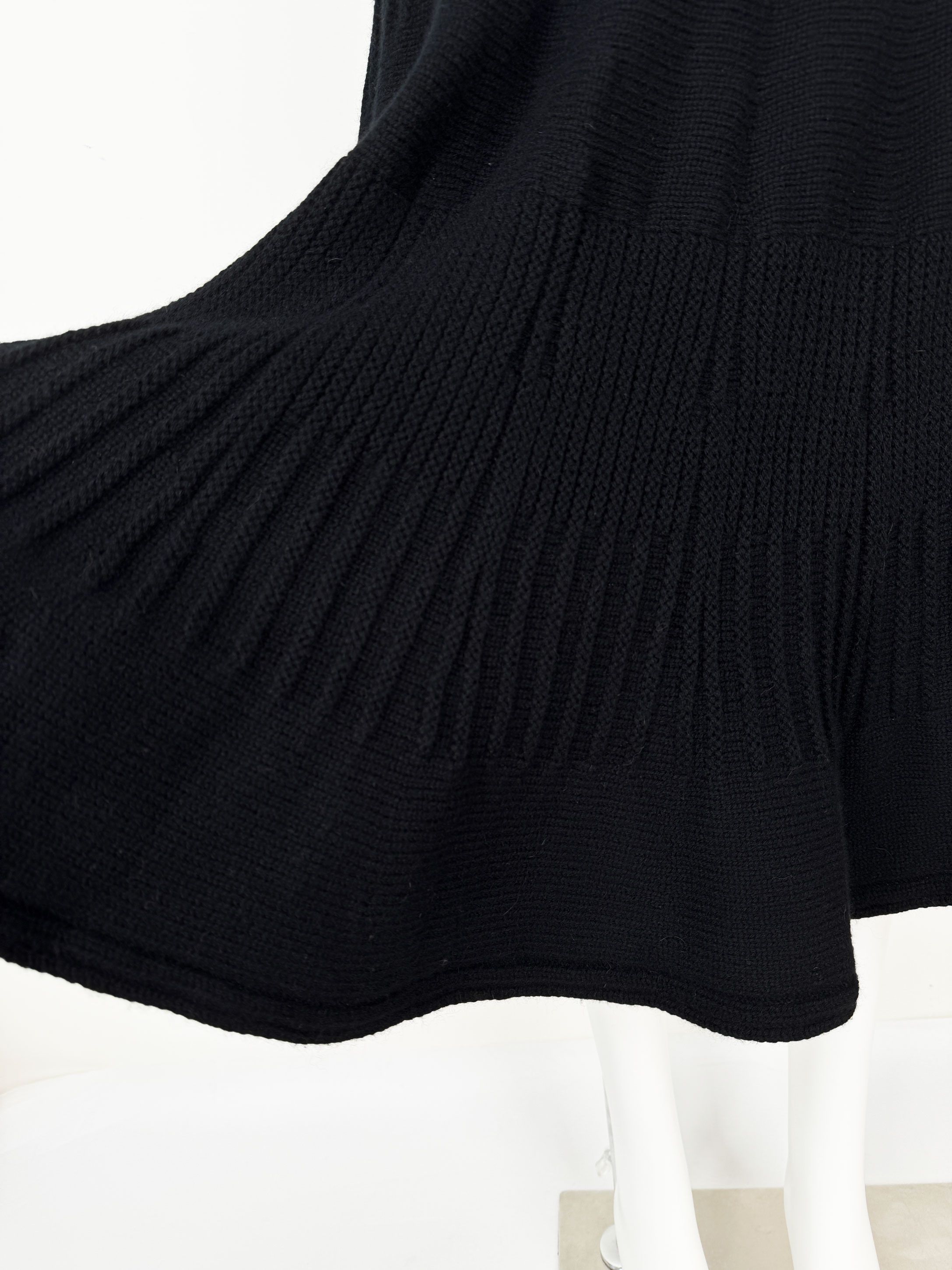 Valentino Valentino Black Knit Mid Length Skirt Cashmere Wool Size M Size 30" / US 8 / IT 44 - 9 Thumbnail
