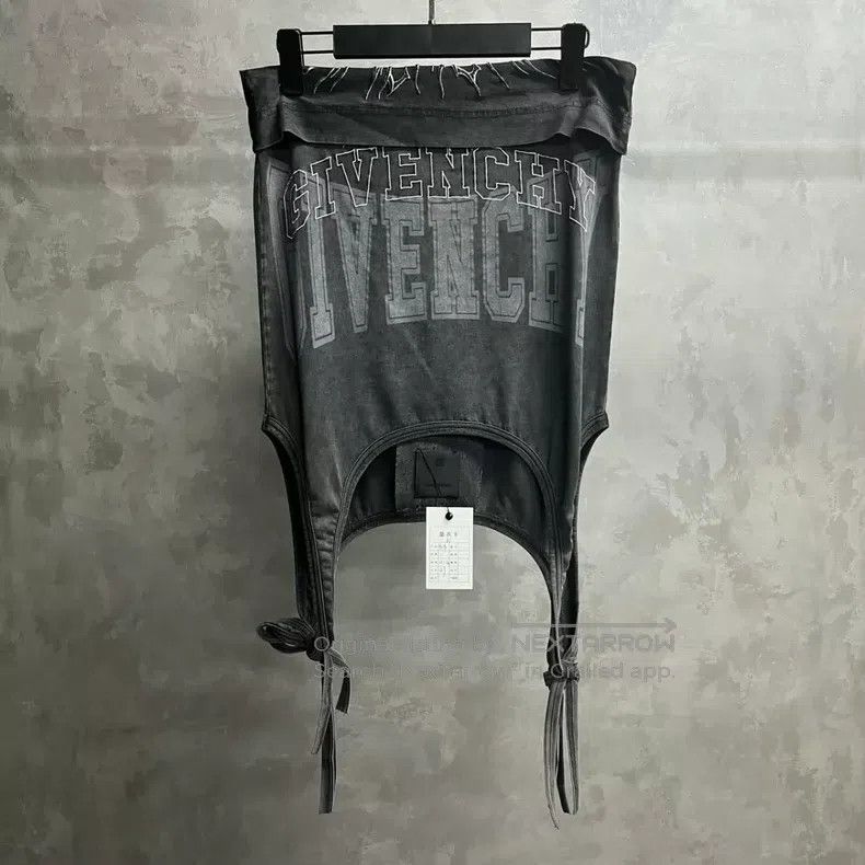 Givenchy Givenchy Size36 Gray Logo Printed Reverse Effect Short Skir Size M / US 6-8 / IT 42-44 - 1 Thumbnail