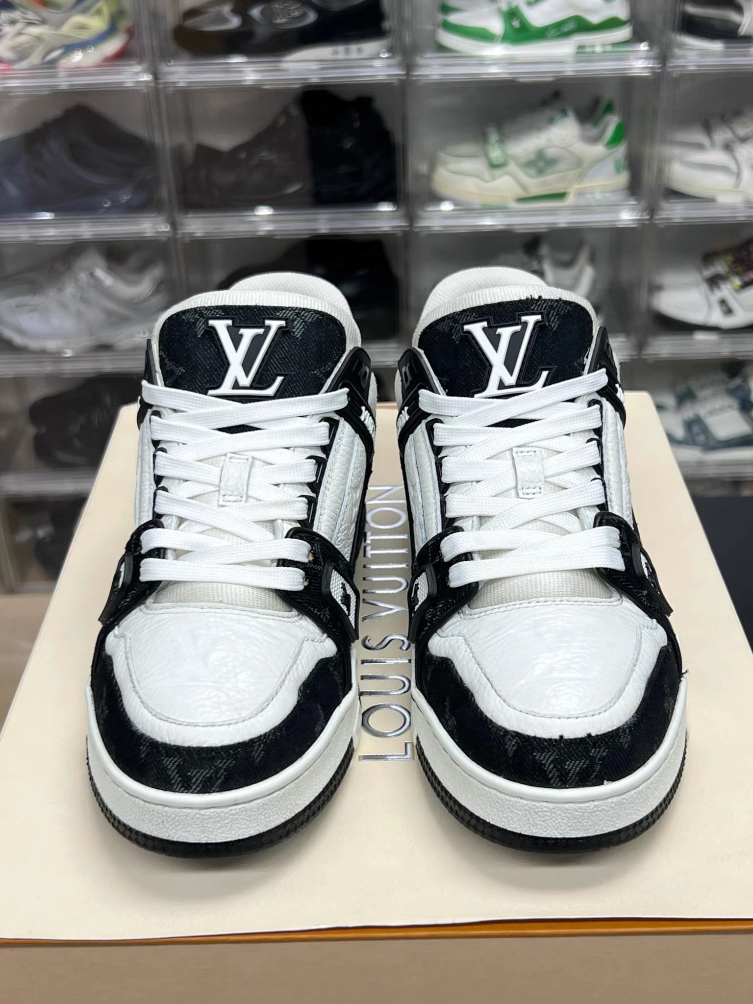 Louis Vuitton LV TRAINER Black White Denim Panda Sneakers K15 Size US 8 / IT 38 - 2 Thumbnail