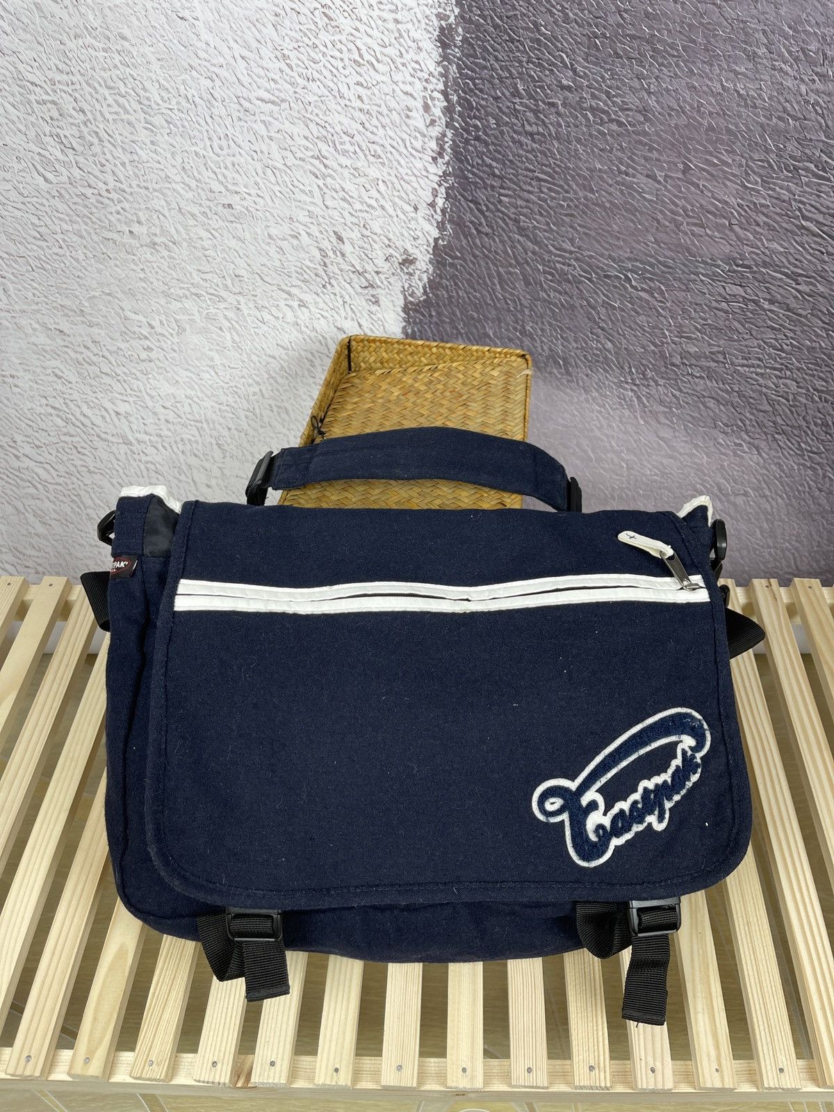 Eastpak Eastpak Delegate vintage logo blue navy crossbody bag Size ONE SIZE - 2 Thumbnail