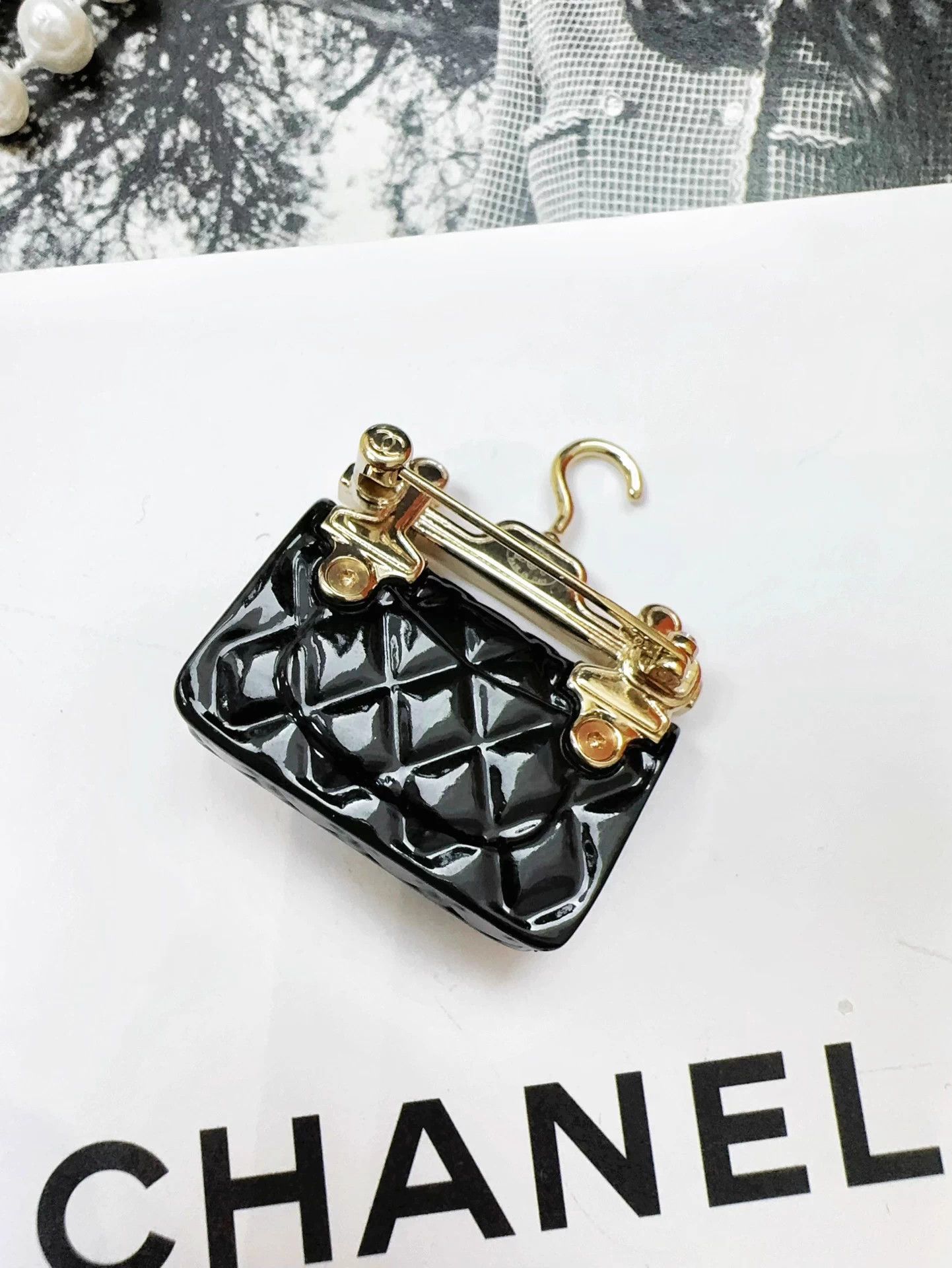 Chanel Chanel 23C Black CC Brooch Hanger Gold-Tone Size ONE SIZE - 4 Thumbnail