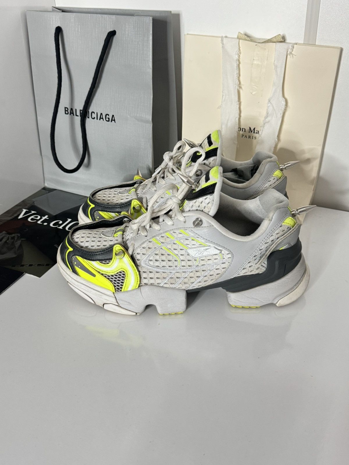 Vetements ✅ Vetements White Green Spike Runner 400 38.5 Snackers Size US 8.5 / IT 38.5 - 2 Thumbnail
