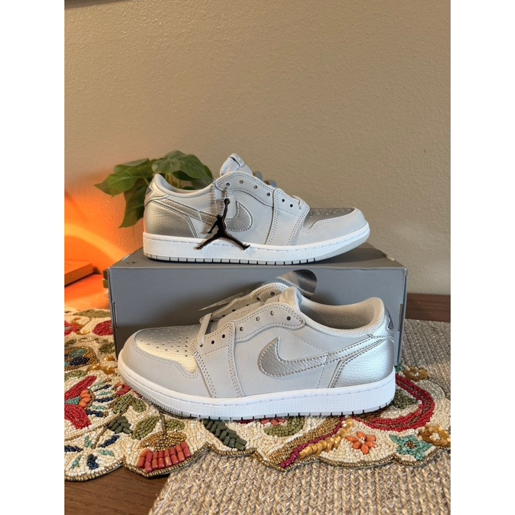 Jordan Brand × Nike Jordan 1 Retro Low OG Metallic Silver Neutral Grey White Size US 9.5 / EU 42-43 - 1 Thumbnail