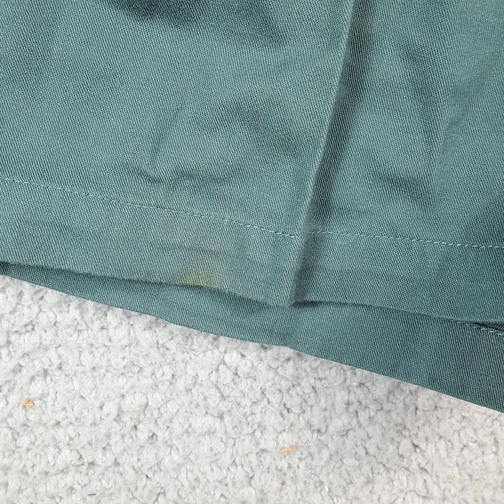 Vintage Vintage Penguin Men's Chino Shorts 32 Green Pleated Front Stretch Waist Summer Casual Retro Y2K Size US 32 / EU 48 - 3 Thumbnail