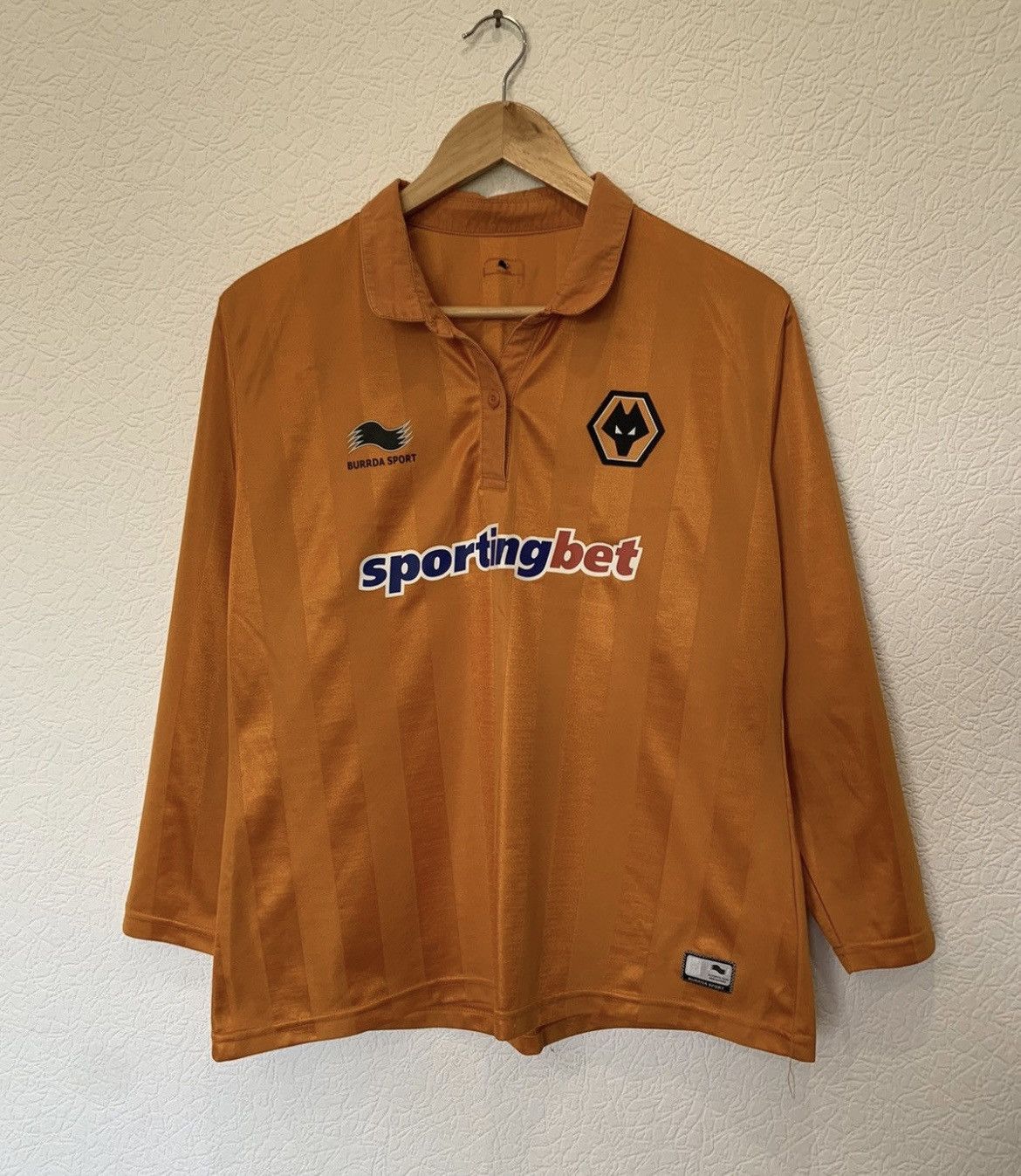 Vintage WOLVERHAMPTON BURRDA WOMENS LONGSLEEVE SOCCER JERSEY 2012 Size US M / EU 48-50 / 2 - 1 Thumbnail