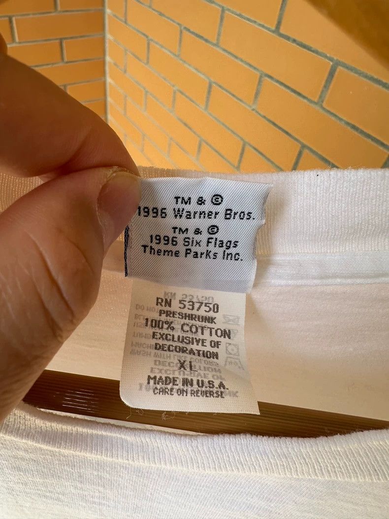 Vintage VintageTee 1997 Warner Bros Six Flags 2505-Nextarrow Size US XL / EU 56 / 4 - 4 Thumbnail