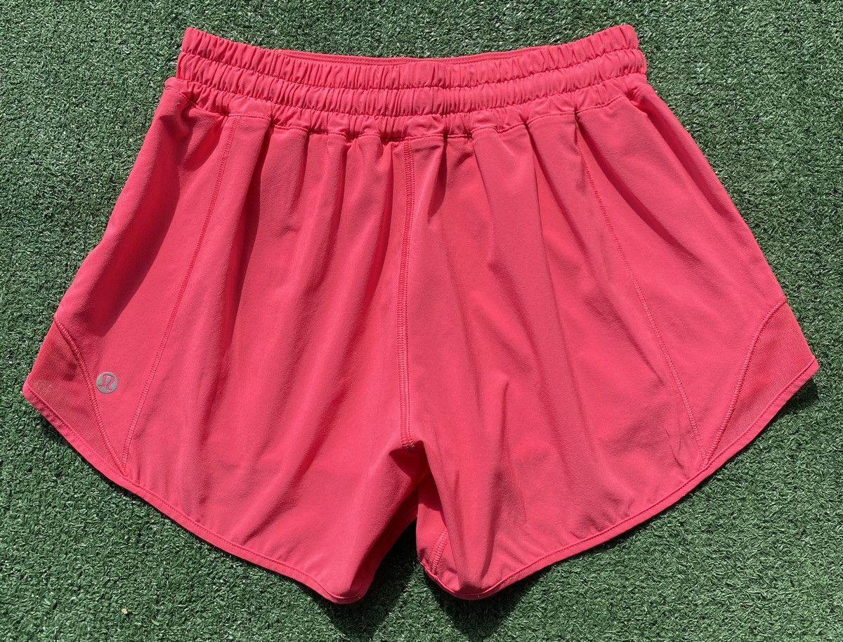 Lululemon Lululemon Hotty Hot Sonic Hot Pink Unlined Shorts Women’s 6 Size 28" / US 6 / IT 42 - 4 Thumbnail