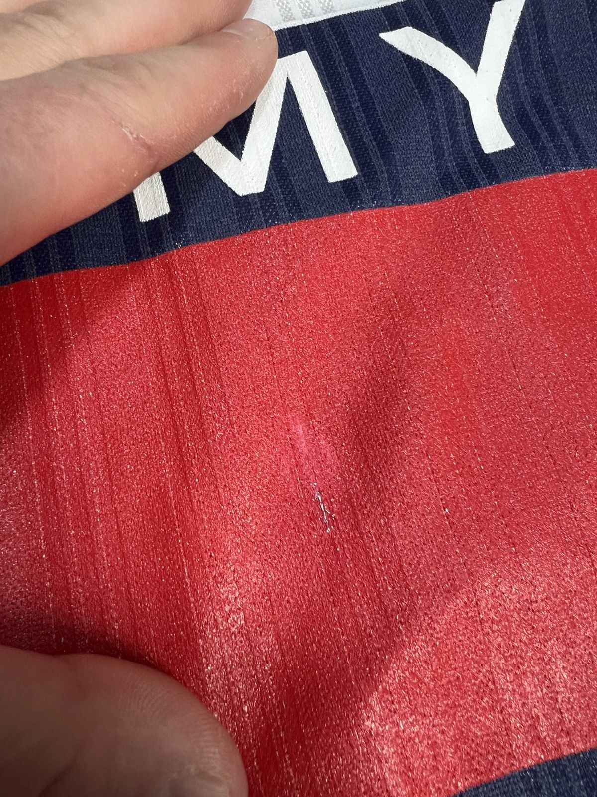 Tommy Hilfiger × Vintage Vintage Tommy Hilfiger T Shirt Big Logo Size US L / EU 52-54 / 3 - 3 Thumbnail