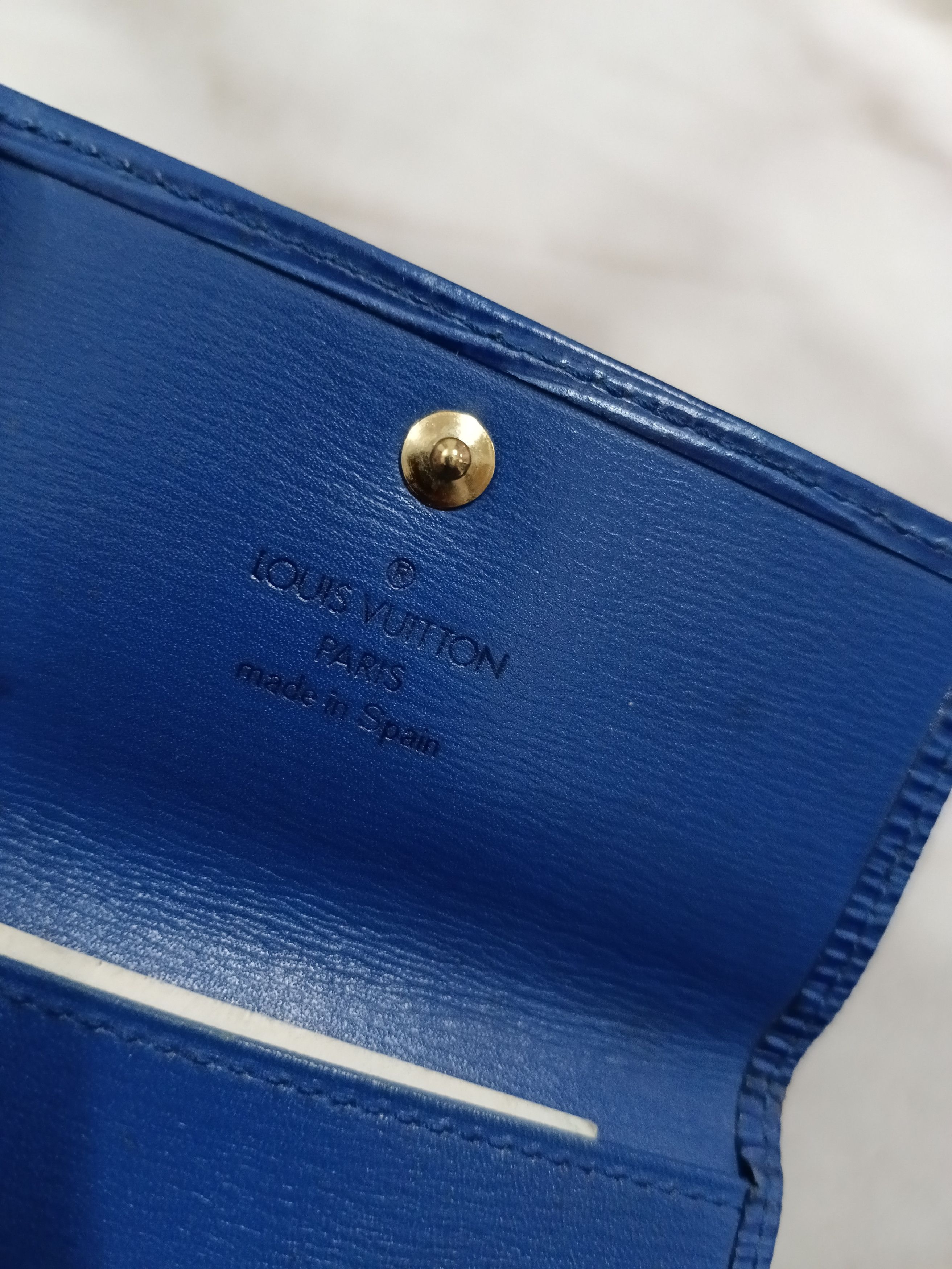 Louis Vuitton Louis Vuitton Blue Epi LeathervKey Holder Size ONE SIZE - 6 Thumbnail