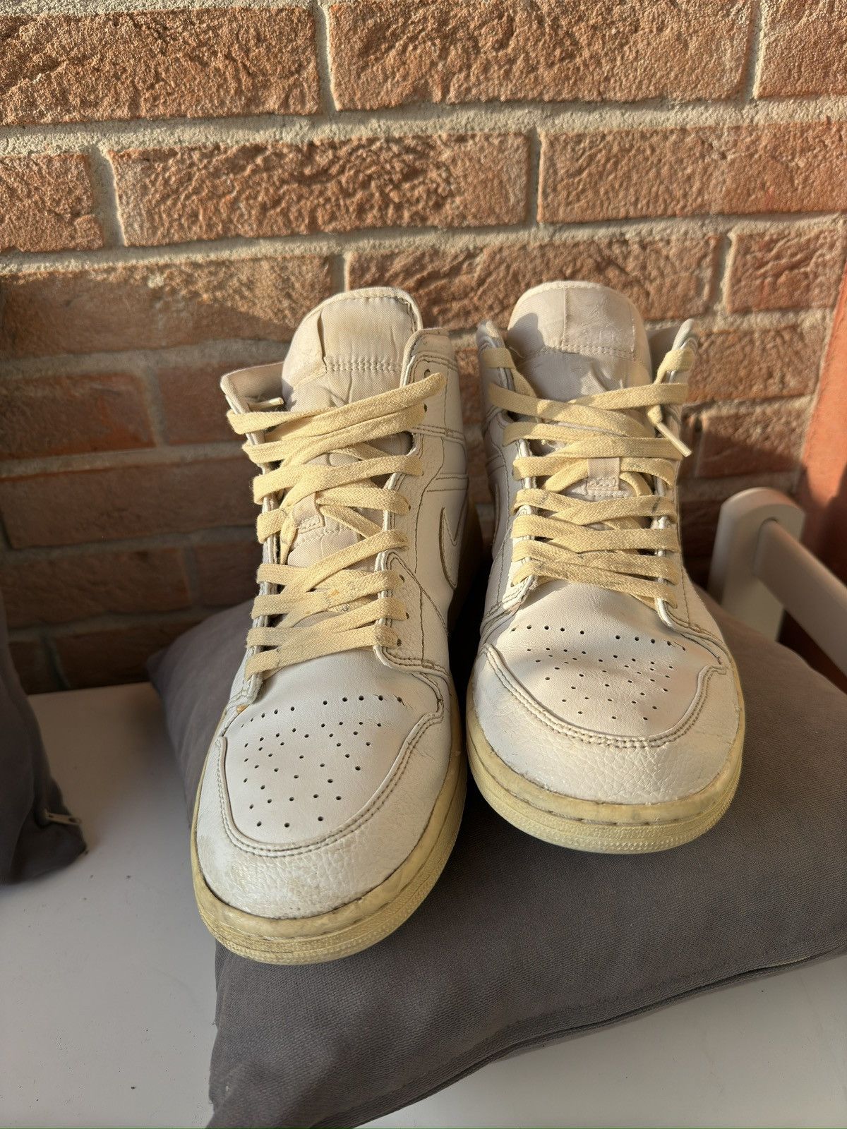 Air Jordan 1 Mid White