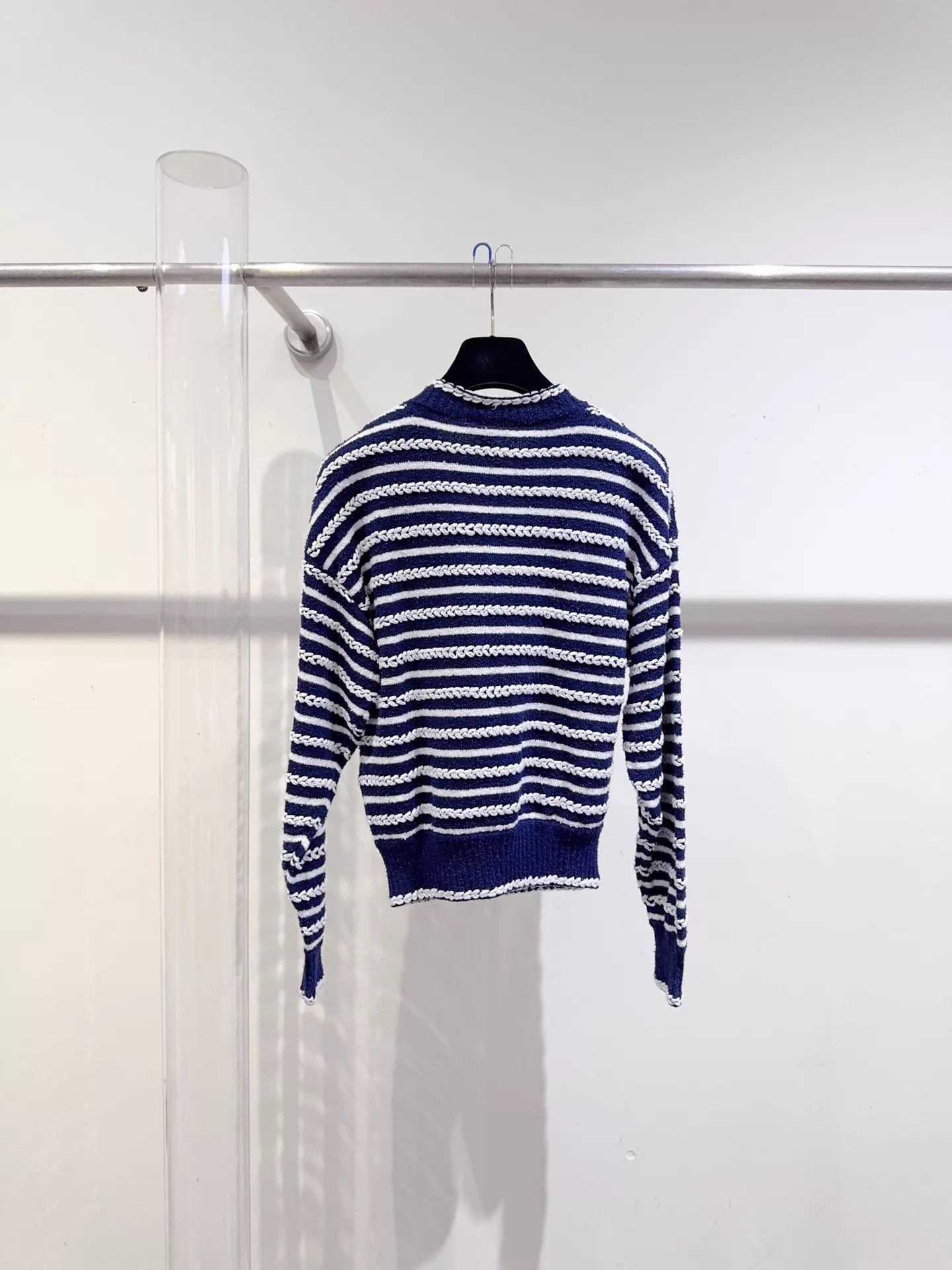 Chanel Chanel 34 Loose Sweater New with Tags Beautiful Buttons Size XS / US 0-2 / IT 36-38 - 5 Thumbnail