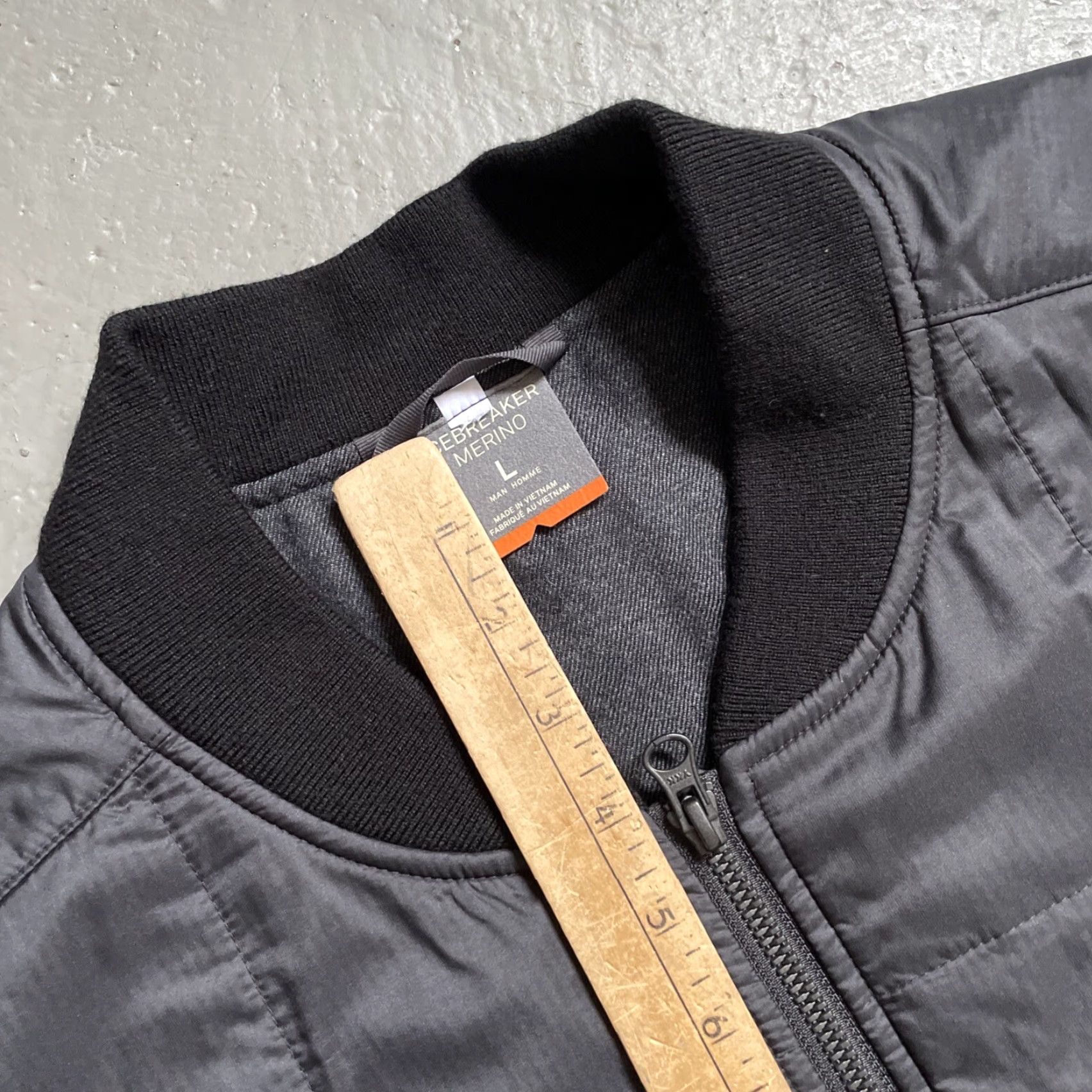 Icebreaker Icebreaker MerinoLOFT Insulated Quilted Bomber Jacket Unisex Adults L Black Outdoor Casual Merino Bomber Sample Pre-Owned Womens Mens Girls Boys Size US L / EU 52-54 / 3 - 2 Thumbnail
