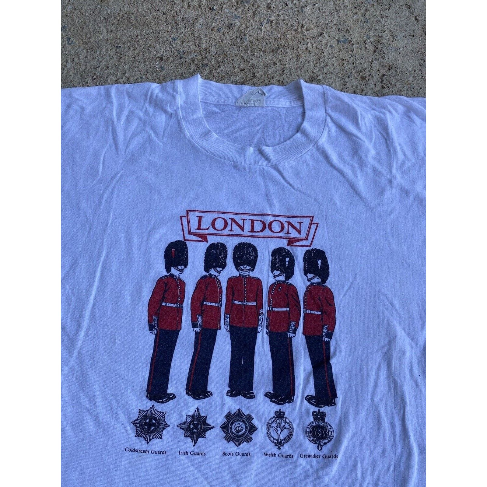 Vintage Vintage 90’s London Royal Guard Single Stitch White Shirt Size US L / EU 52-54 / 3 - 3 Thumbnail