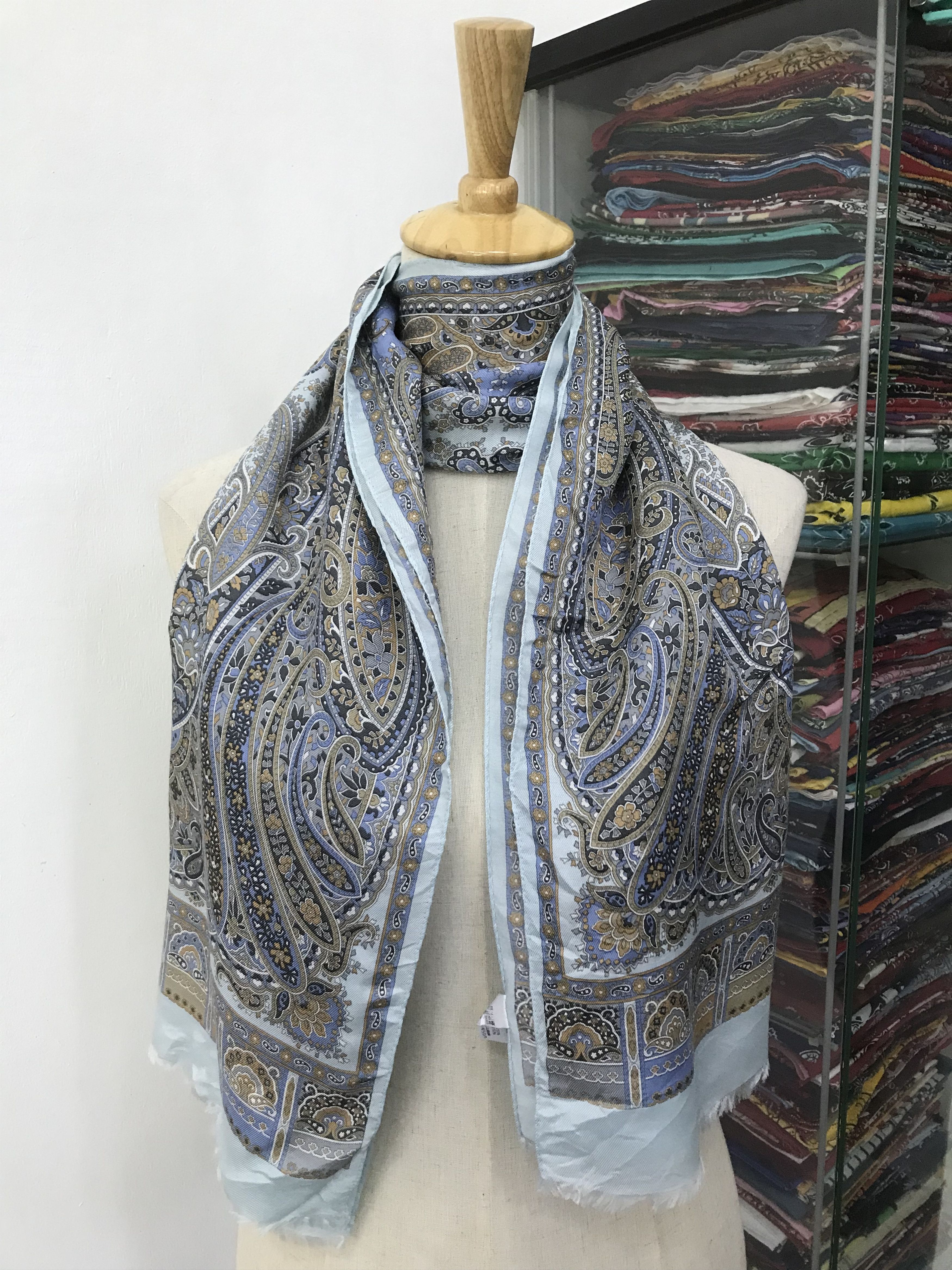 Vintage Vintage Silk Scarf Size 26 - 1 Thumbnail