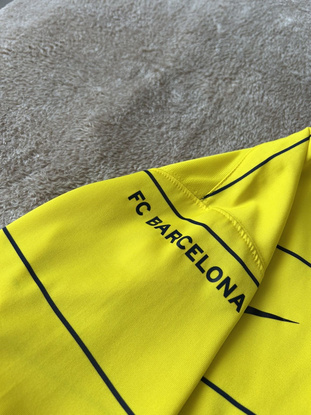 Nike Nike Barcelona original away kit for the 2008/2009 season Size US M / EU 48-50 / 2 - 14 Thumbnail