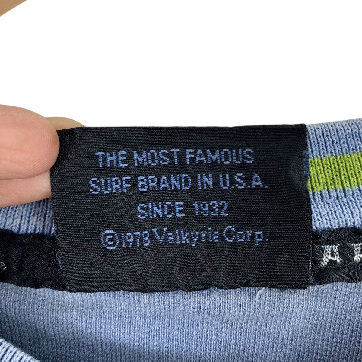 Vintage Vintage 90s BEAR USA Surf Surfboard Back Hit Tshirt Size US L / EU 52-54 / 3 - 7 Thumbnail