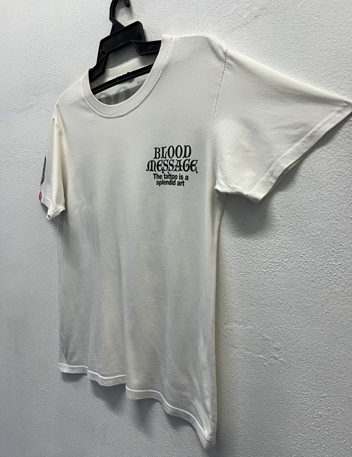 Vintage VINTAGE BLOOD MESSAGE THE TATTOO IS A SPLENDID ART SHIRT Size US XL / EU 56 / 4 - 5 Thumbnail