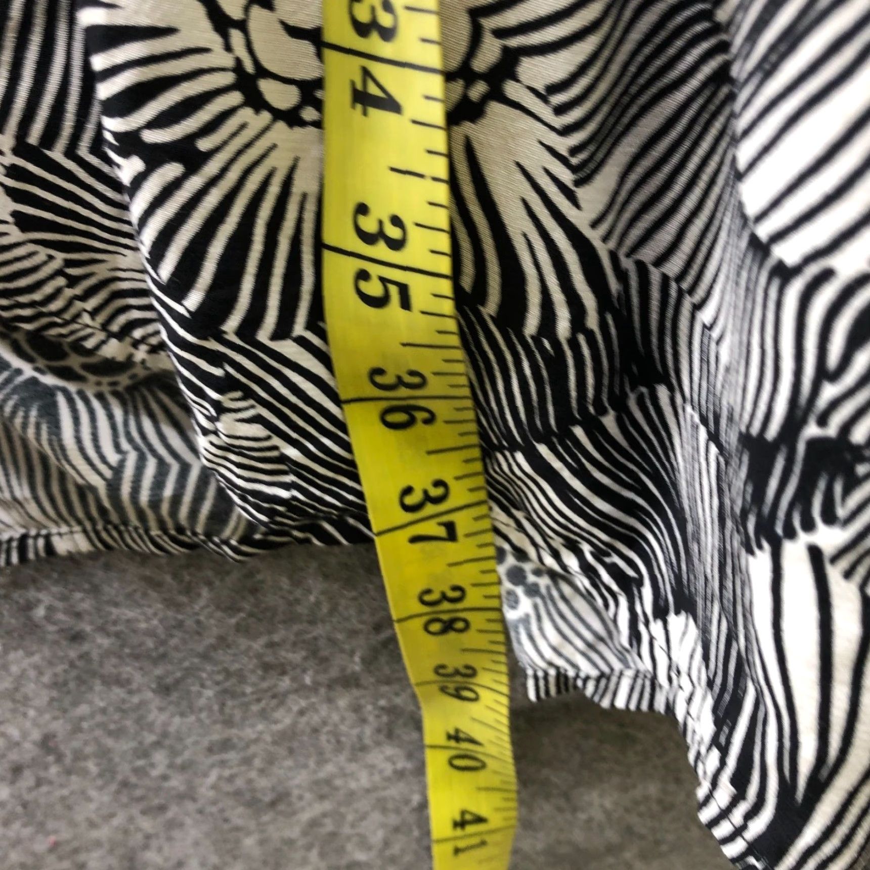 Express Express Shirt Dress S Black White Floral Long Sleeve Oversized Ruffle Hem Button Front Collared Crewneck? Size S / US 4 / IT 40 - 8 Thumbnail