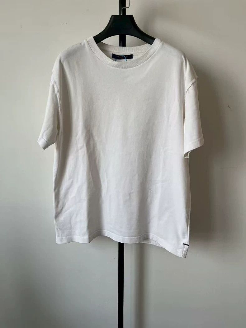 Louis Vuitton Louis Vuitton Back monogram printed T-shirt short sleeve Size US S / EU 44-46 / 1 - 1 Thumbnail