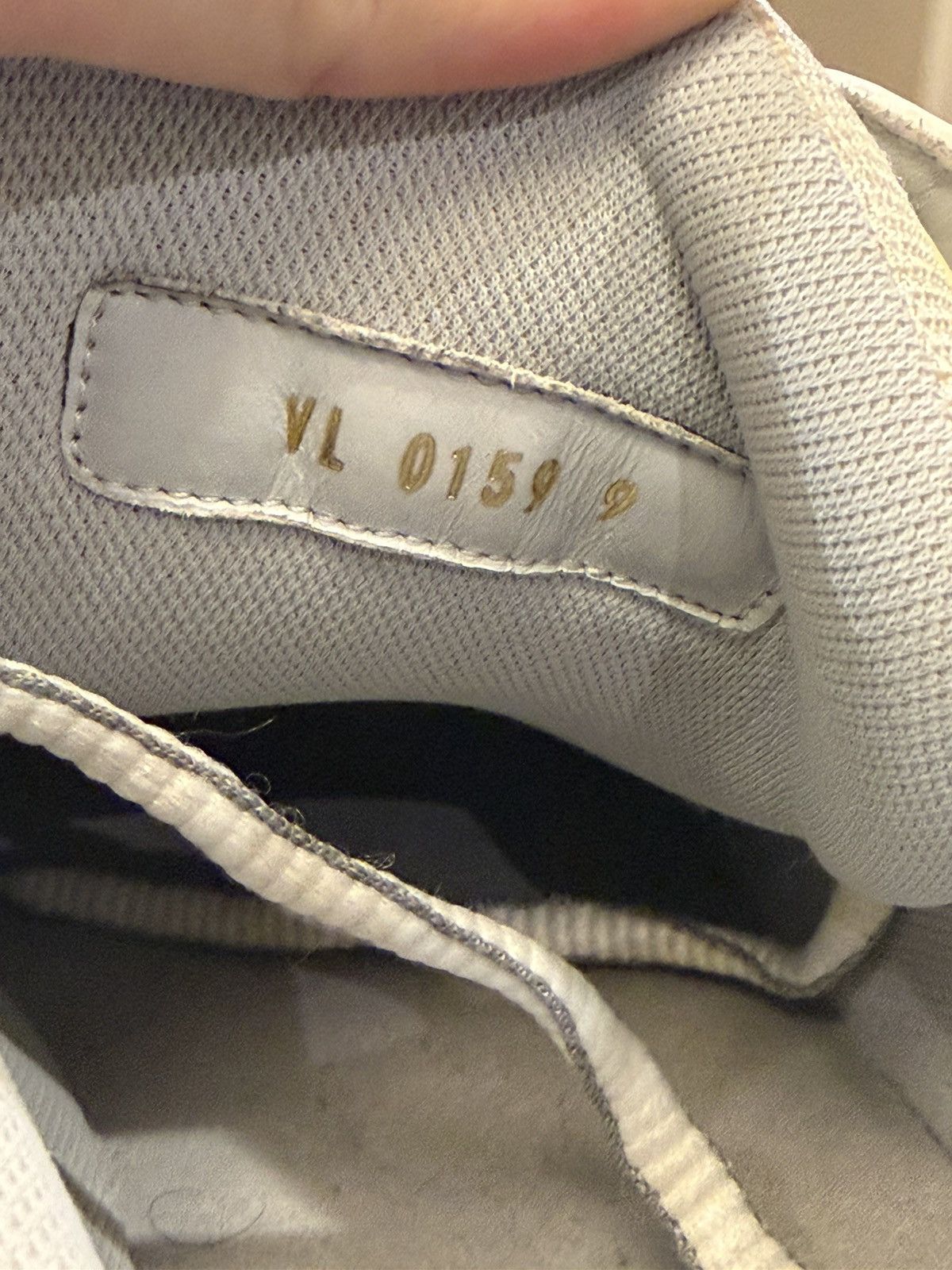 Louis Vuitton Louis Vuitton Trainer - White Size US 9 / EU 42 - 8 Thumbnail