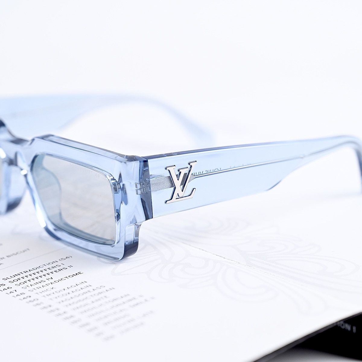 Louis Vuitton LOUIS VUITTON CRYSTAL BLUE SUNGLASSES Size ONE SIZE - 3 Thumbnail