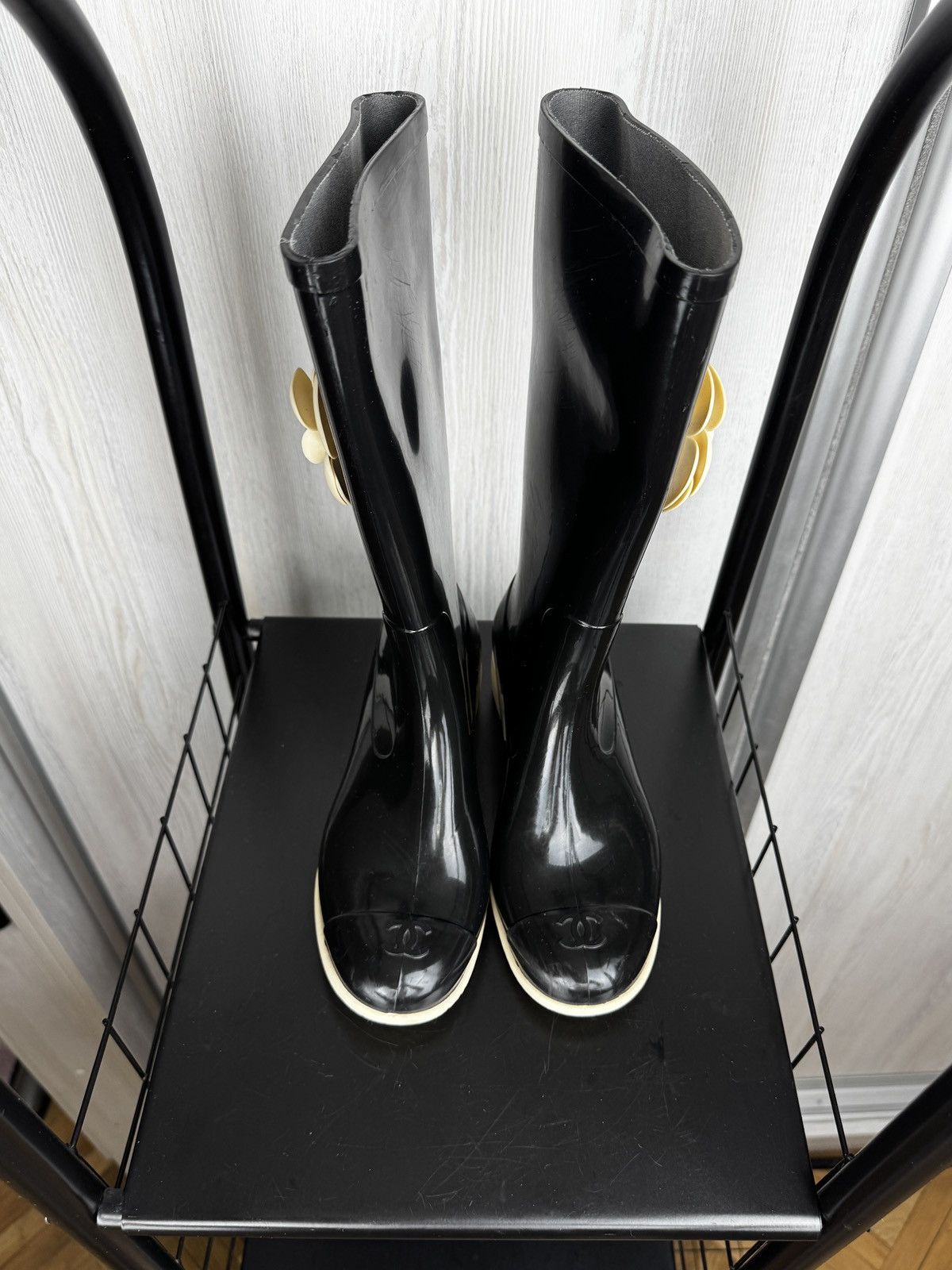 Chanel CHANEL Rubber Camellia Rain Boots Black size 37 Size US 7 / IT 37 - 10 Thumbnail