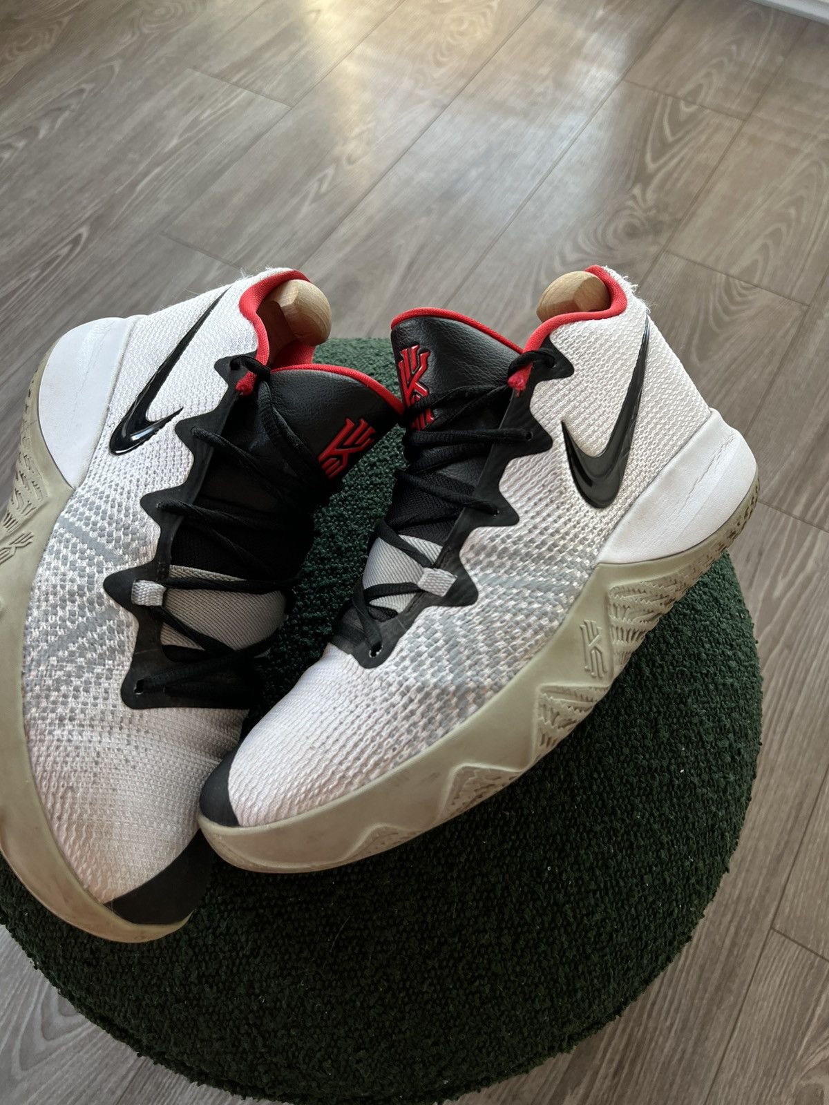 Nike Nike Kyrie Flytrap White/ Black/ Red Pro Basketball Sneakers Size US 10 / EU 43 - 6 Thumbnail