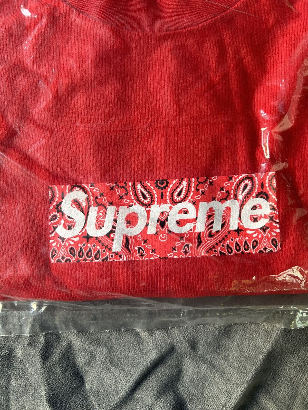 Supreme Supreme Bandana Box Logo Tee Red Medium FW19 Size US M / EU 48-50 / 2 - 3 Thumbnail