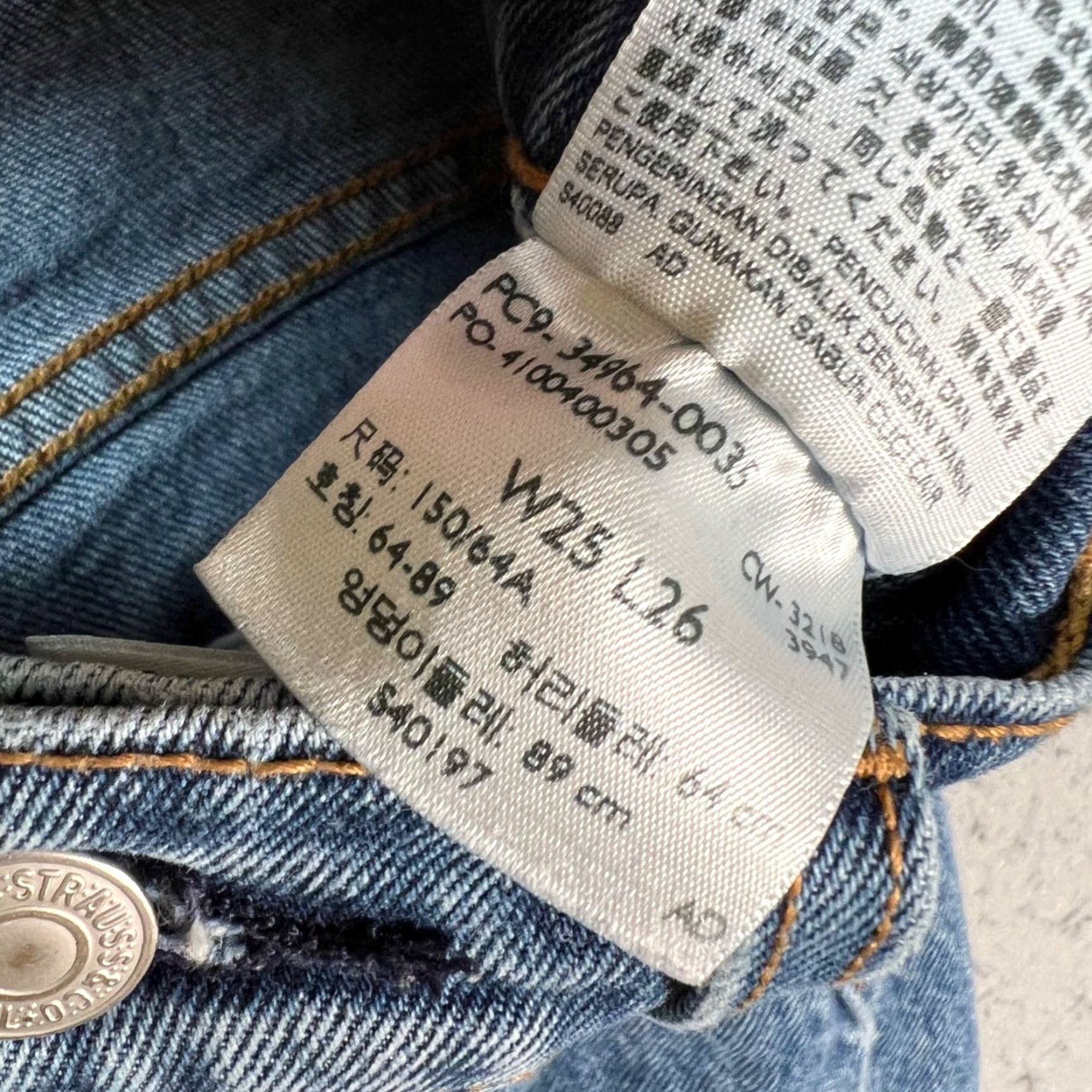 Levi's Levis Womens 25 Wedgie Straight Blue Denim Jeans Distressed Hem Regular 5-Pocket Design Inseam 25 in Cotton Blend Button Rise Mid Blue Jeans Womens Size 42" / US 20 - 5 Thumbnail