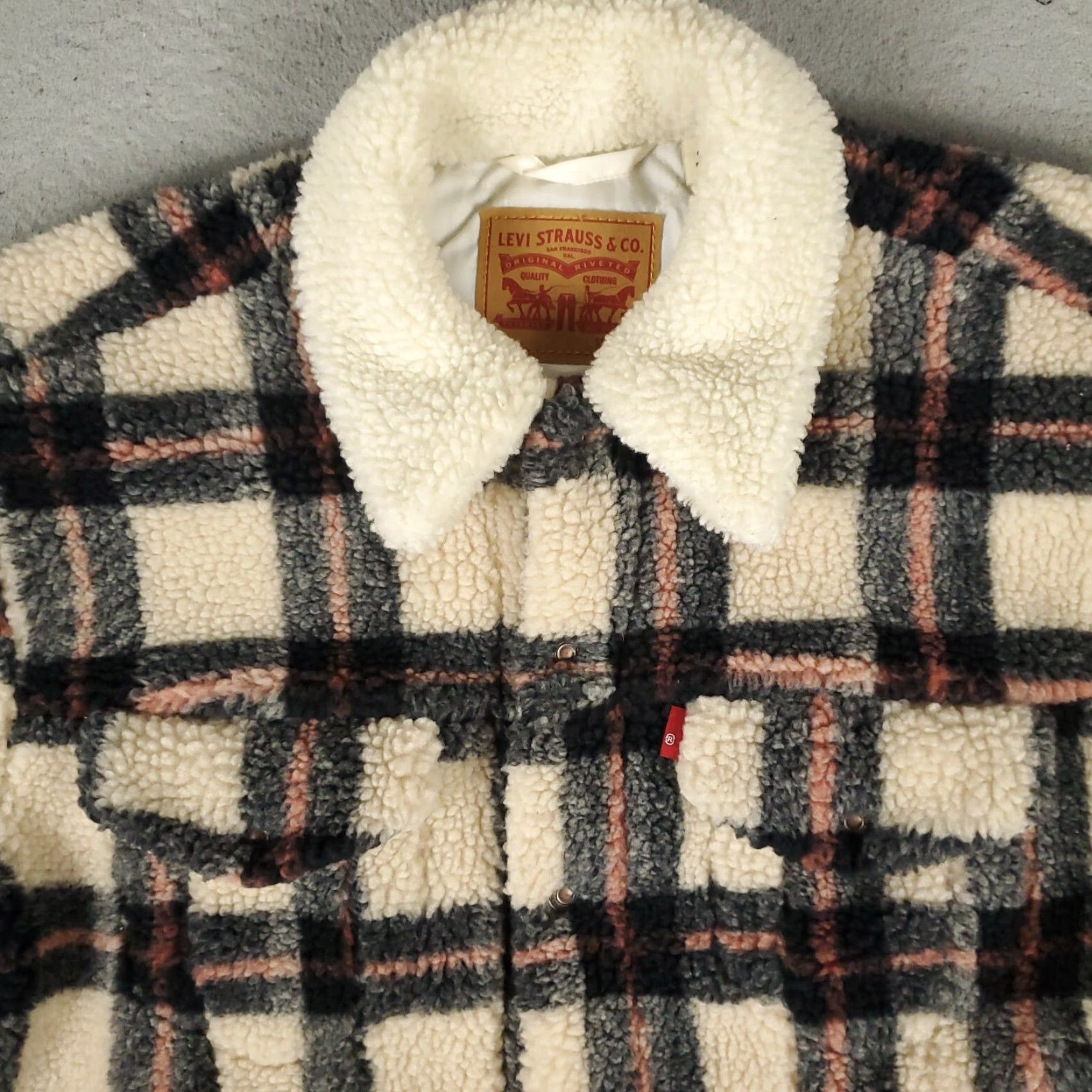 Levi's Levi's Jacket Womens Size Small Beige Plaid Fleece Sherpa Bomber Coat Short Regular Classic Modern American Size S / US 4 / IT 40 - 2 Thumbnail