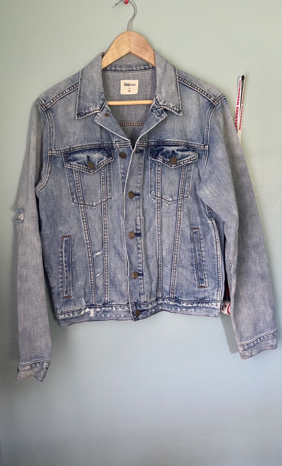 Gap × Vintage Distressed lightblue denim jacket Size US S / EU 44-46 / 1 - 1 Thumbnail
