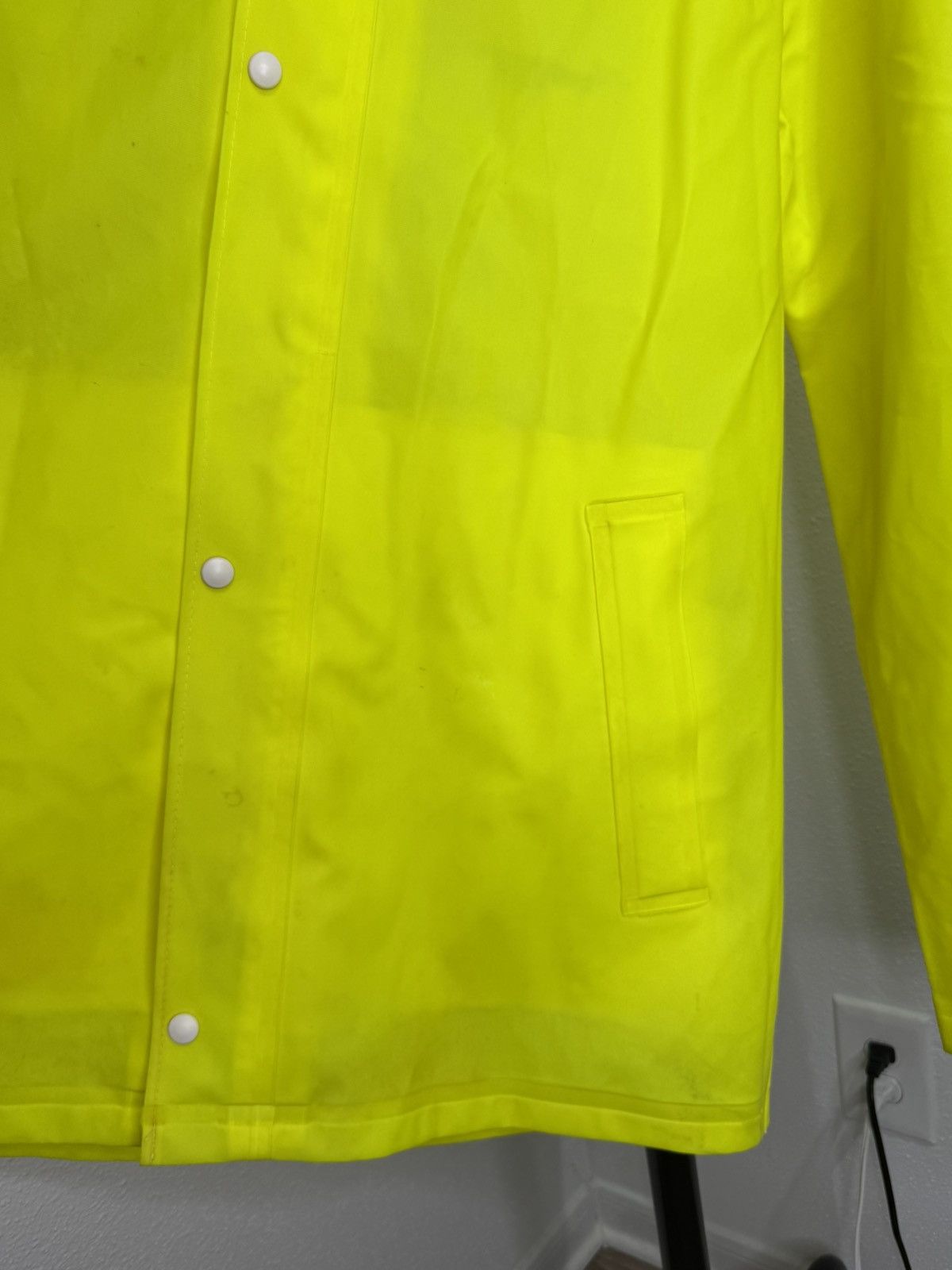 Vetements Vetements SS18 Logo Raincoat Size US M / EU 48-50 / 2 - 4 Thumbnail