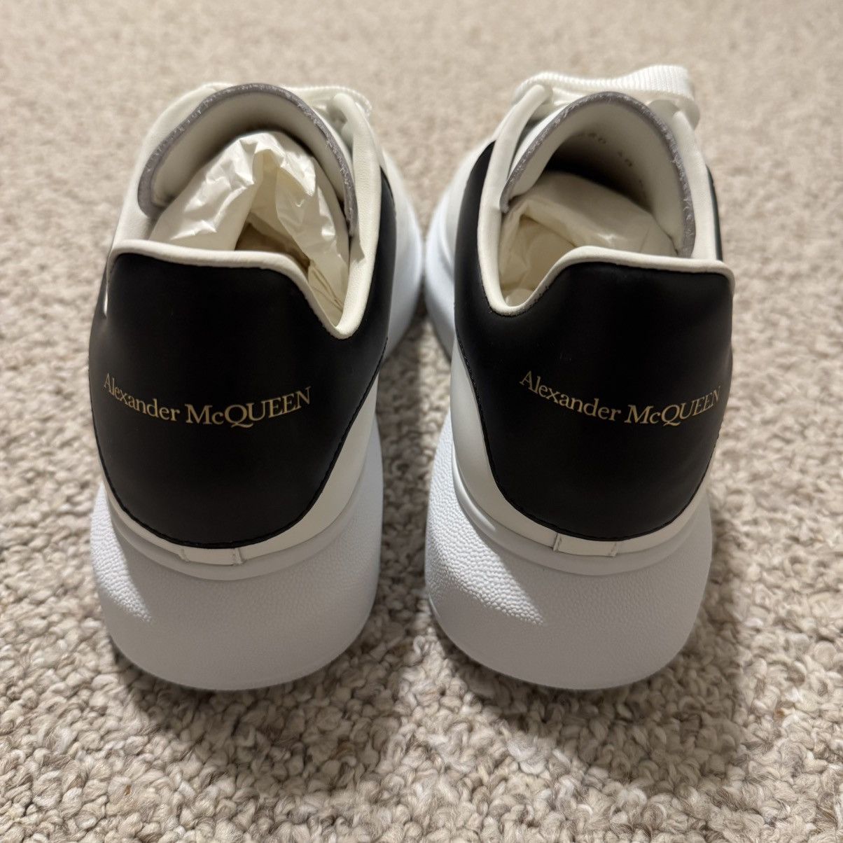 Alexander McQueen (NEW) Mcqueen Oversized sneaker Size US 7 / EU 40 - 4 Thumbnail