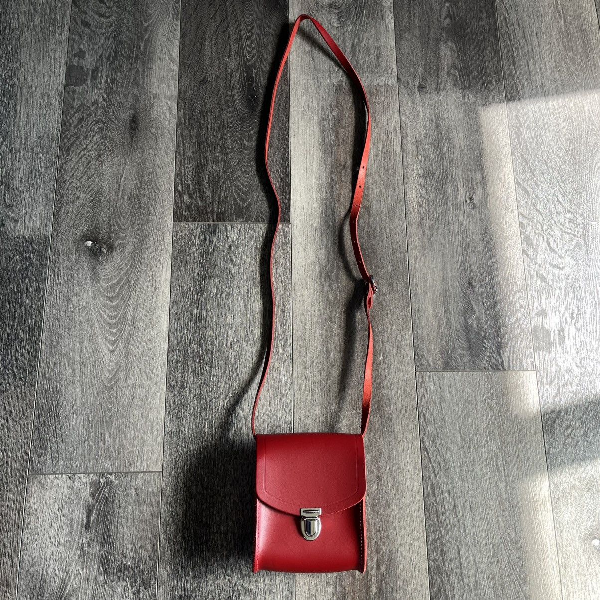 Cambridge Satchel Company × Designer × Genuine Leather Cambridge Satchel Company Red Push Lock Crossbody Small Bag Size ONE SIZE - 1 Thumbnail