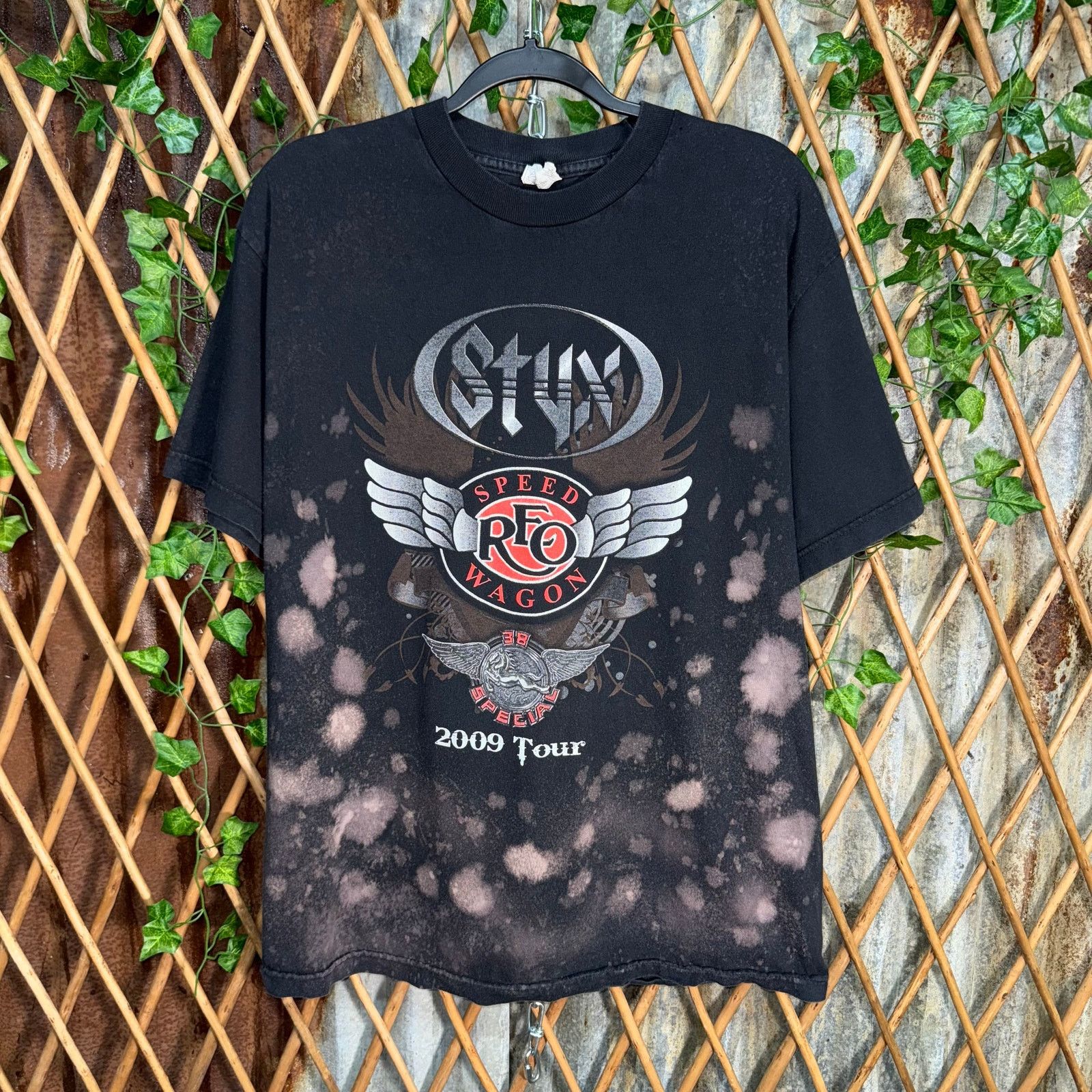 Vintage Vintage Y2K styx 2009 tour bleach tie dye band 2000s t-shirt Size US L / EU 52-54 / 3 - 1 Thumbnail