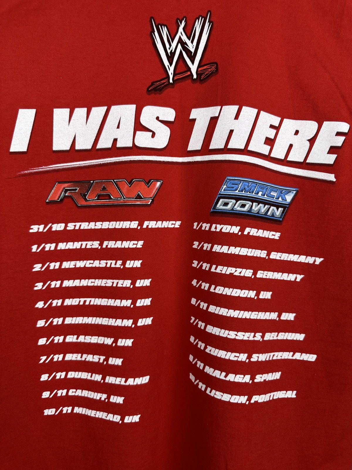 Vintage WWE Raw vs Smackdown Wrestling T Shirt Graphic Tee Size US M / EU 48-50 / 2 - 14 Thumbnail